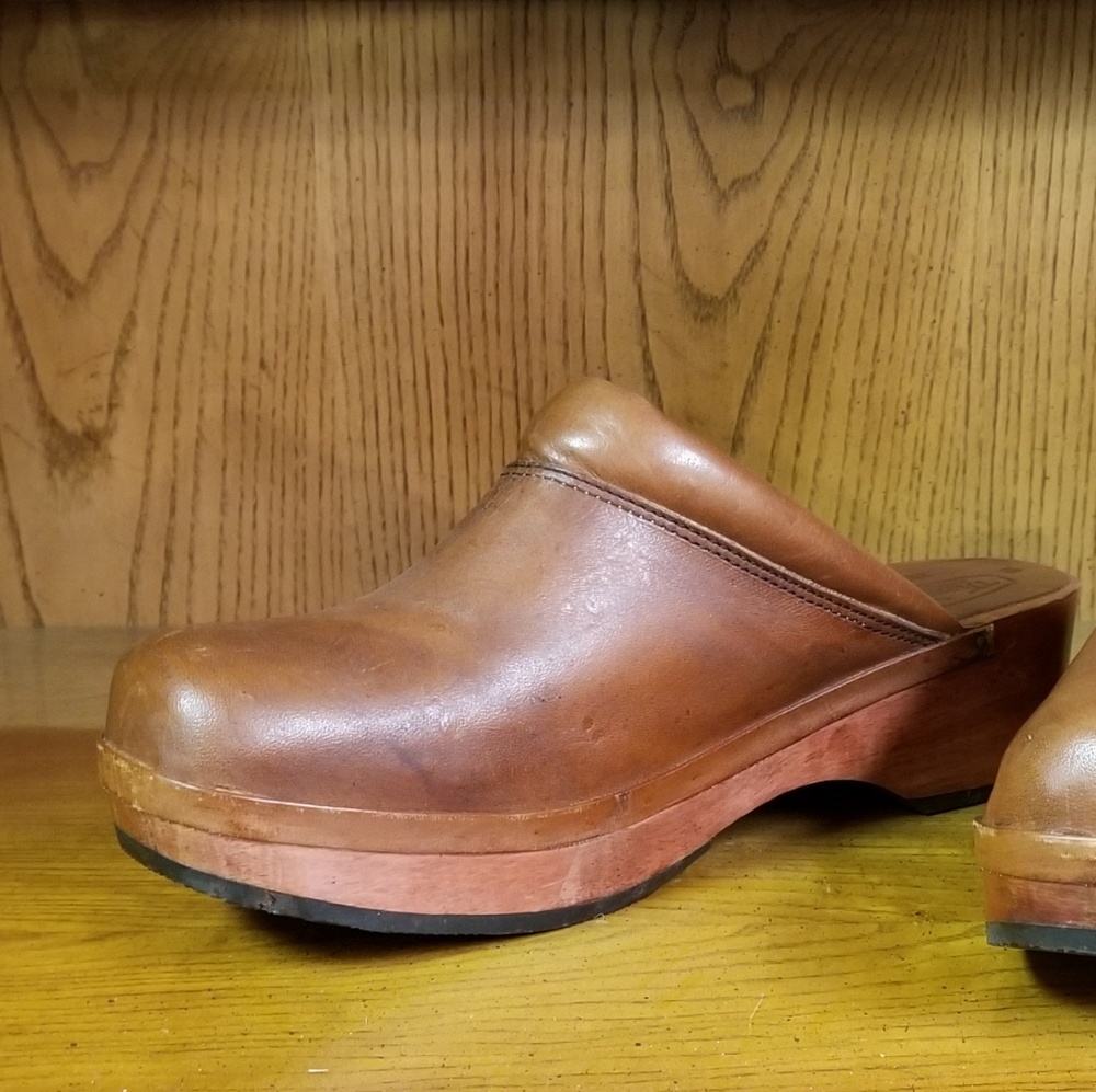 Vintage Thom McAn Clogs
